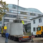 Laute Pumpwerksbau GmbH & Co. KG - Ihr deutschlandweit tätiger Pumpenspezialist aus der Altmark - Firmenfahrzeug lädt Bauteile ab