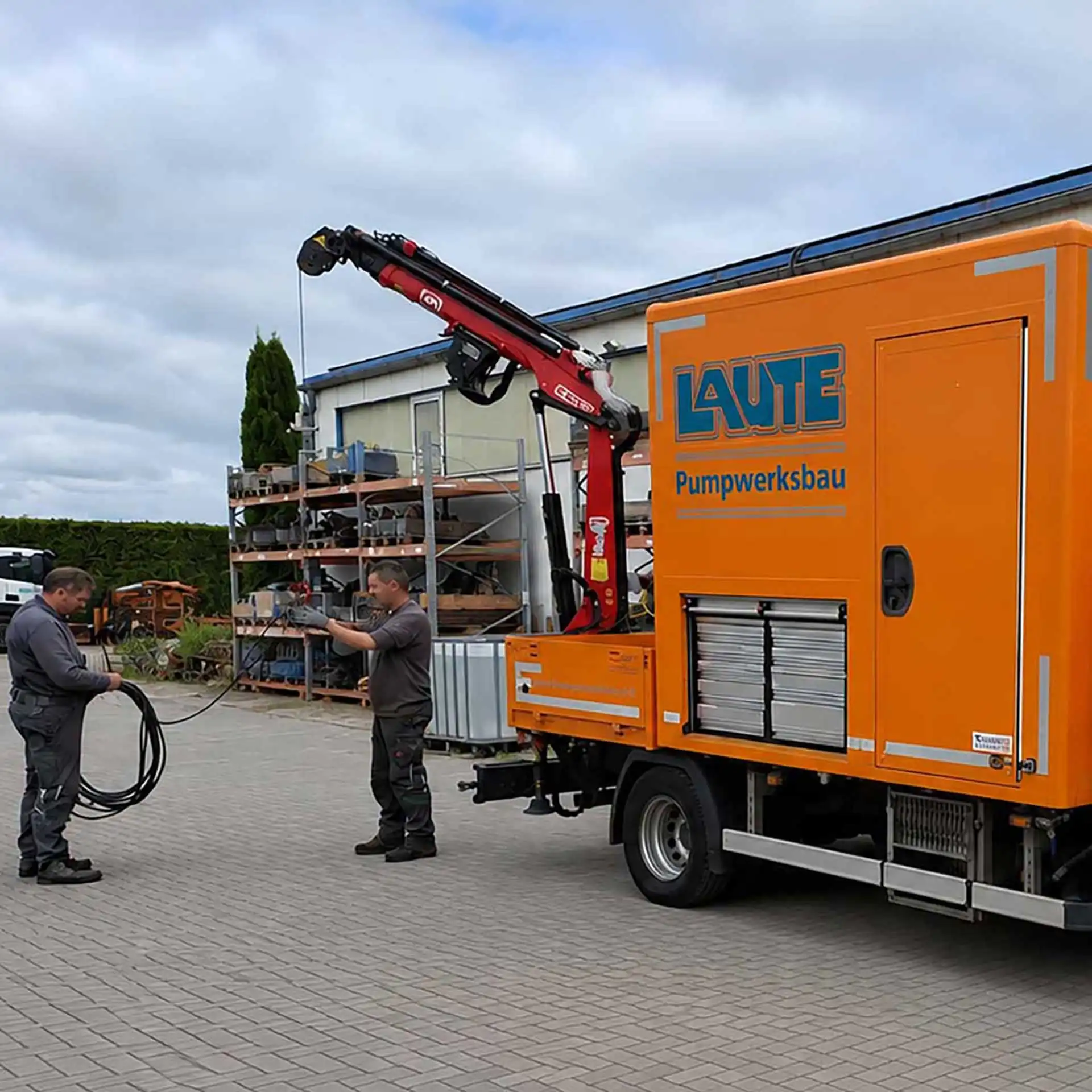 Laute Pumpwerksbau GmbH & Co. KG - Ihr deutschlandweit tätiger Pumpenspezialist aus der Altmark - Betriebsfahrzeug